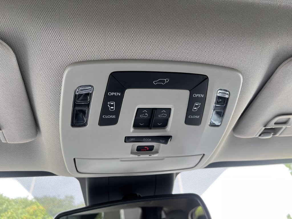 2025 Toyota Sienna XLE 8 Passenger