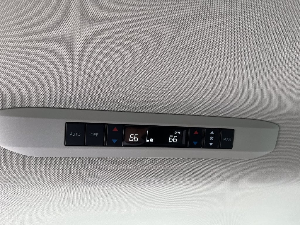 2025 Toyota Sienna XLE 8 Passenger