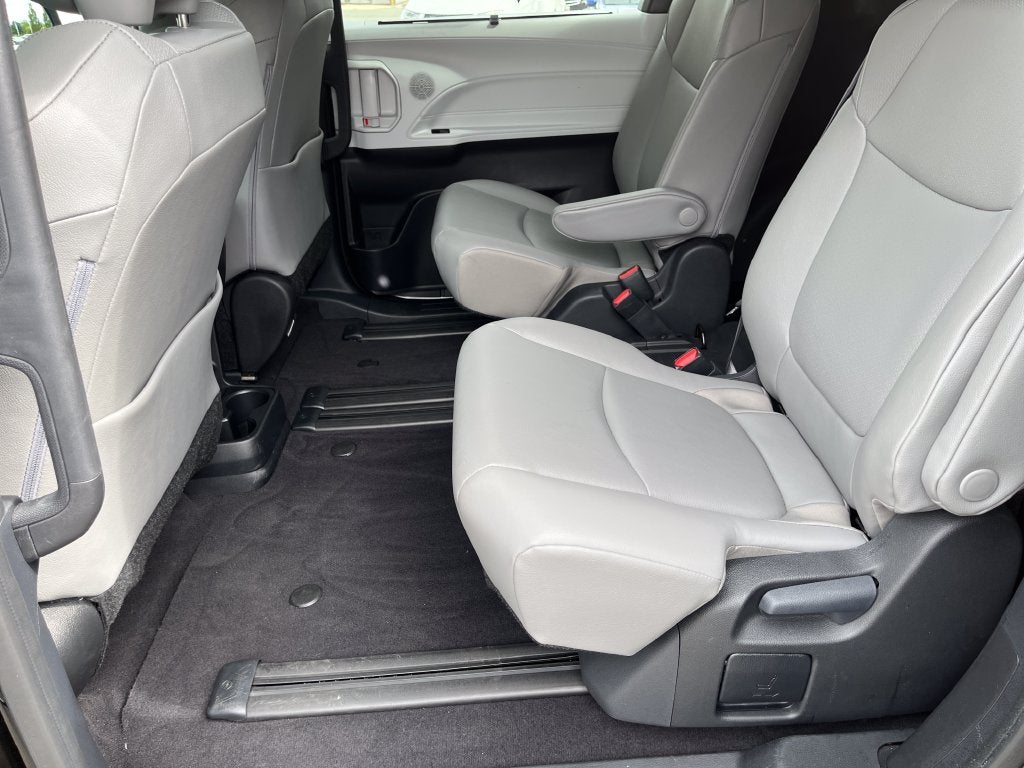 2025 Toyota Sienna XLE 8 Passenger