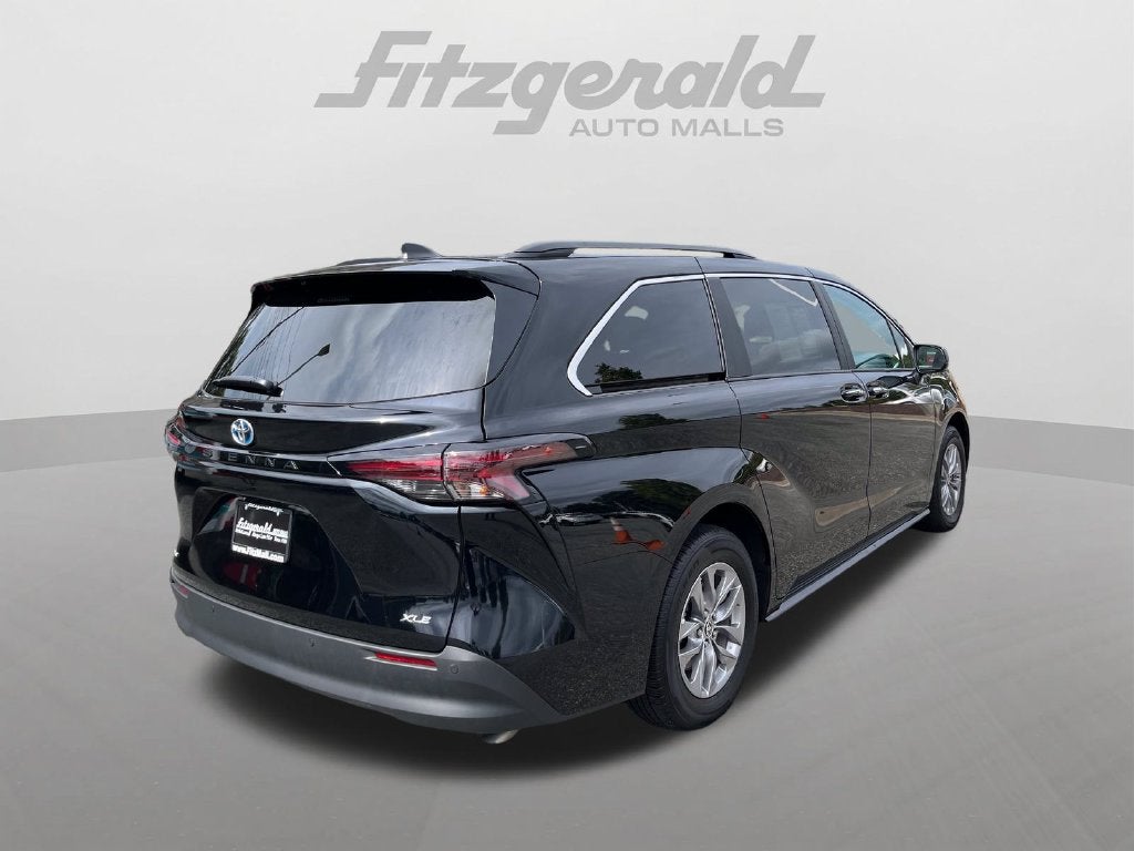 2025 Toyota Sienna XLE 8 Passenger