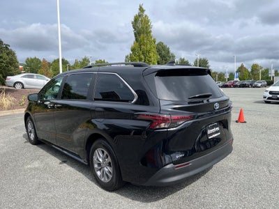 2025 Toyota Sienna XLE 8 Passenger