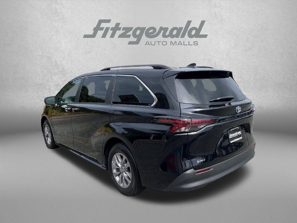 2025 Toyota Sienna XLE 8 Passenger