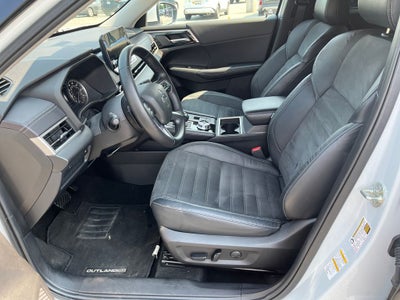 2022 Mitsubishi Outlander SE
