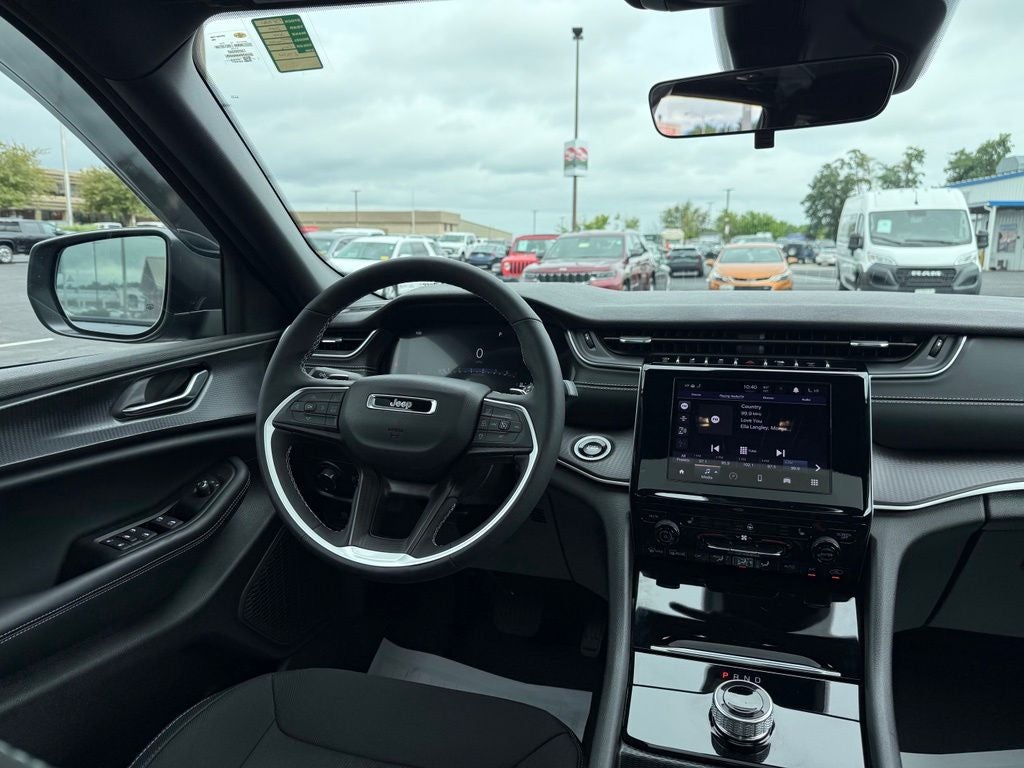 2025 Jeep Grand Cherokee Laredo X 4x4