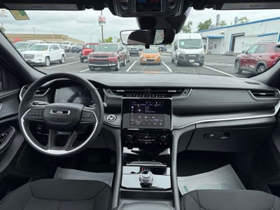 2025 Jeep Grand Cherokee Laredo X 4x4