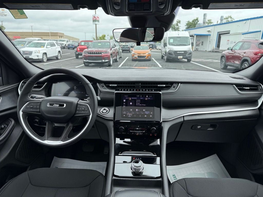 2025 Jeep Grand Cherokee Laredo X 4x4