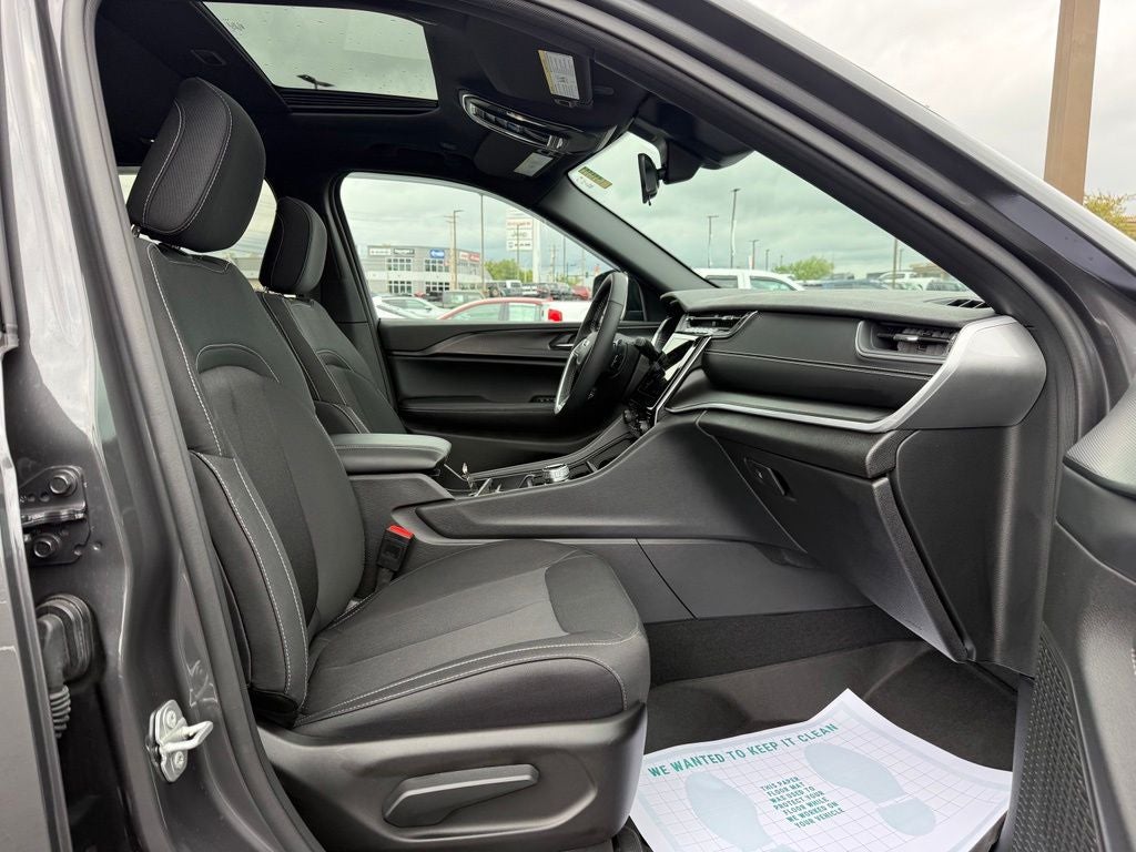 2025 Jeep Grand Cherokee Laredo X 4x4