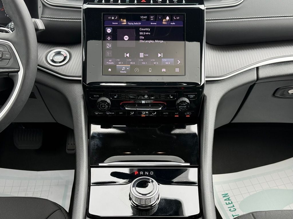 2025 Jeep Grand Cherokee Laredo X 4x4