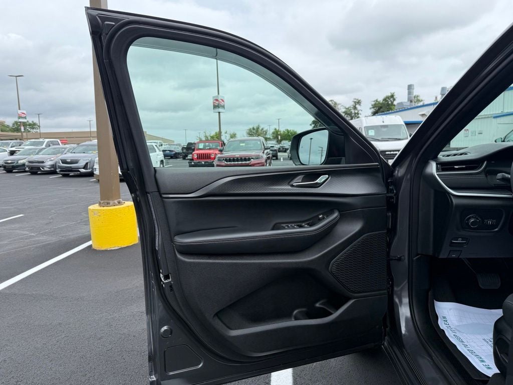 2025 Jeep Grand Cherokee Laredo X 4x4