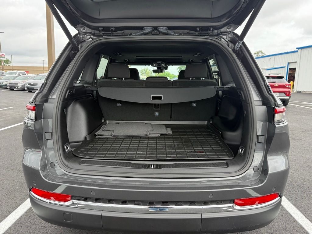 2025 Jeep Grand Cherokee Laredo X 4x4
