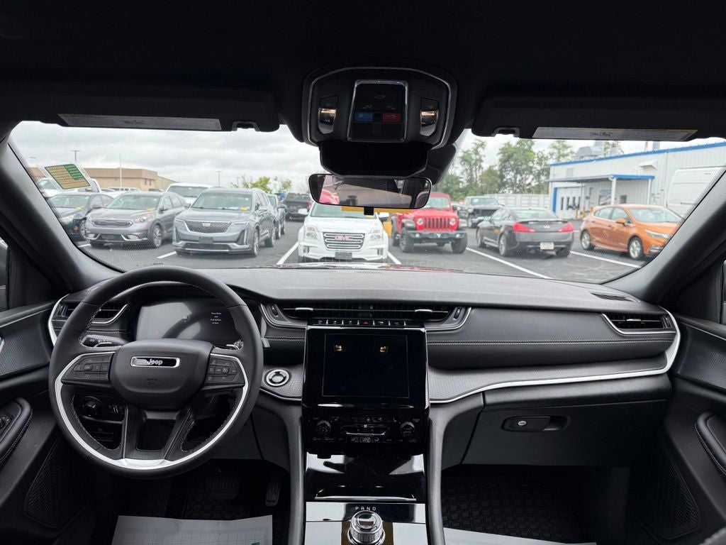 2025 Jeep Grand Cherokee L Laredo 4x4