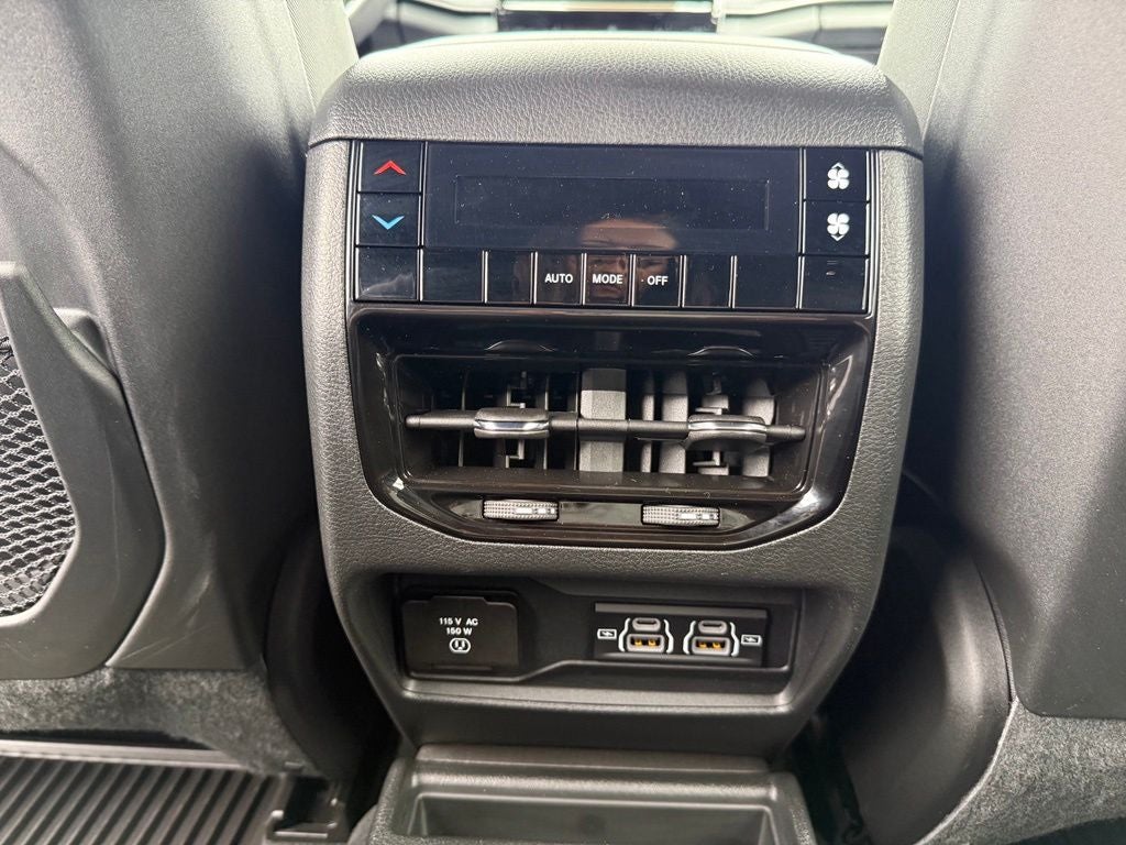 2025 Jeep Grand Cherokee L Laredo 4x4