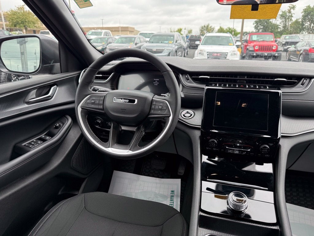 2025 Jeep Grand Cherokee L Laredo 4x4
