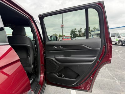 2025 Jeep Grand Cherokee L Laredo 4x4