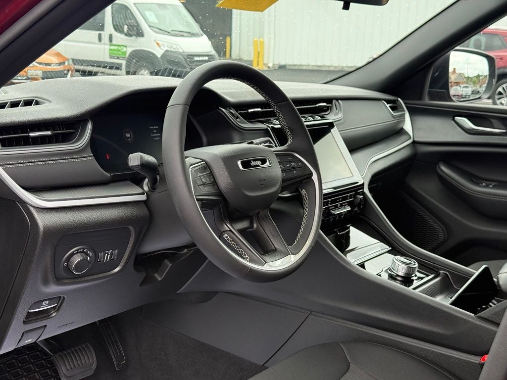 2025 Jeep Grand Cherokee L Laredo 4x4