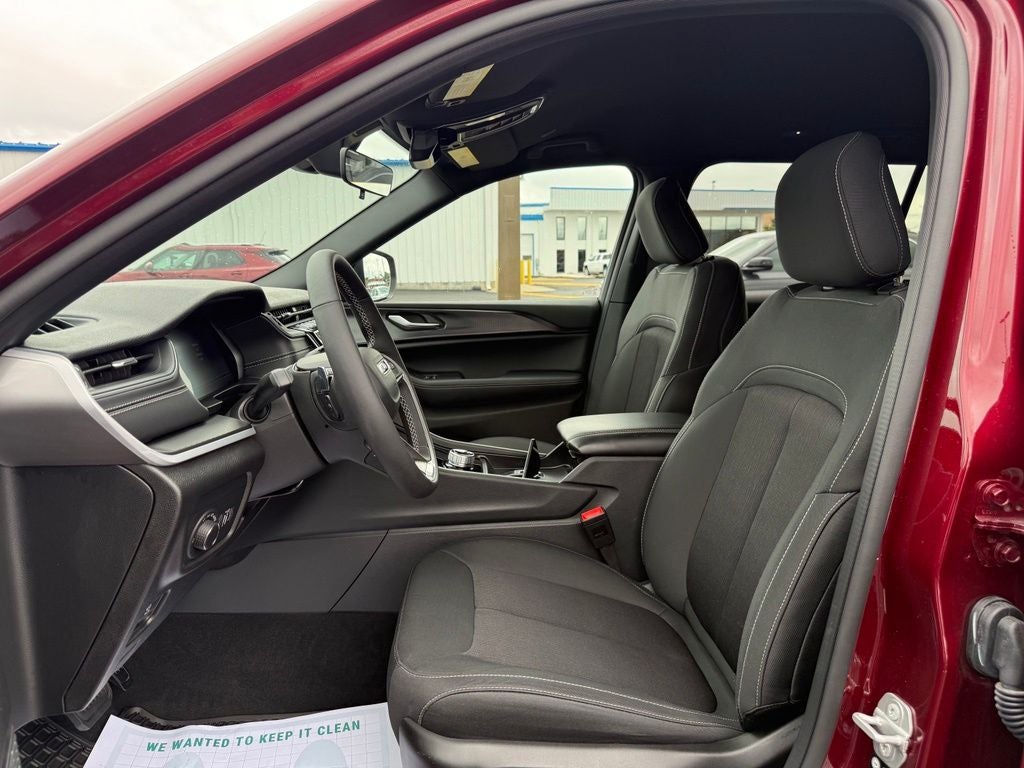 2025 Jeep Grand Cherokee L Laredo 4x4