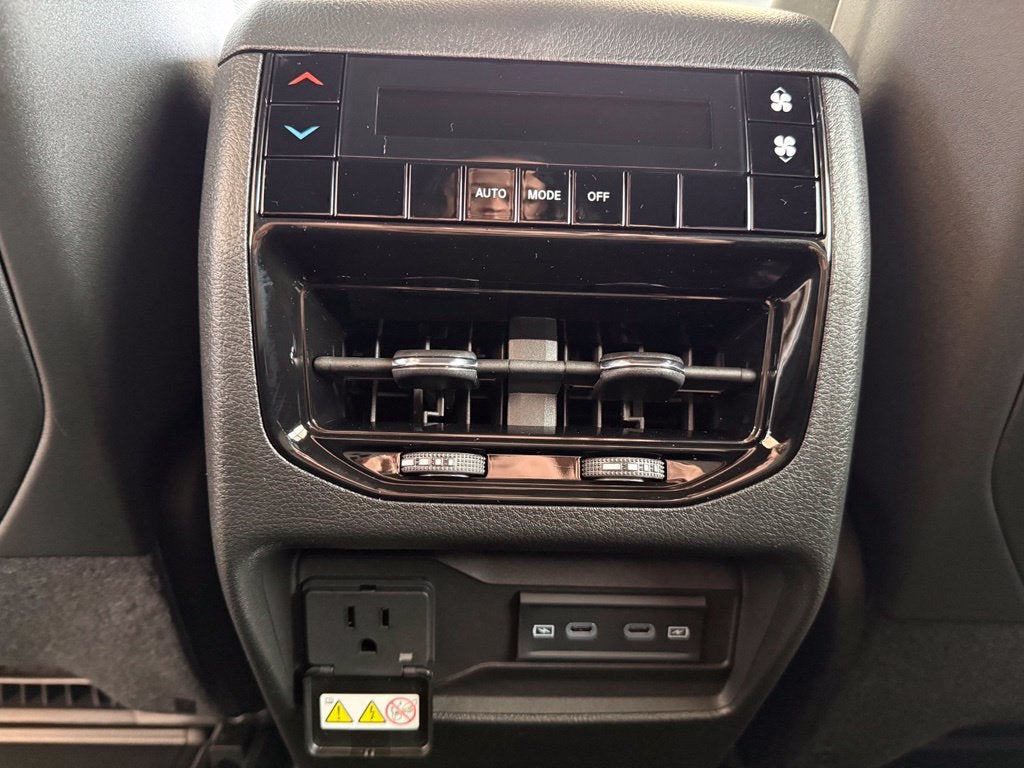 2027 Jeep Grand Cherokee Laredo Altitude