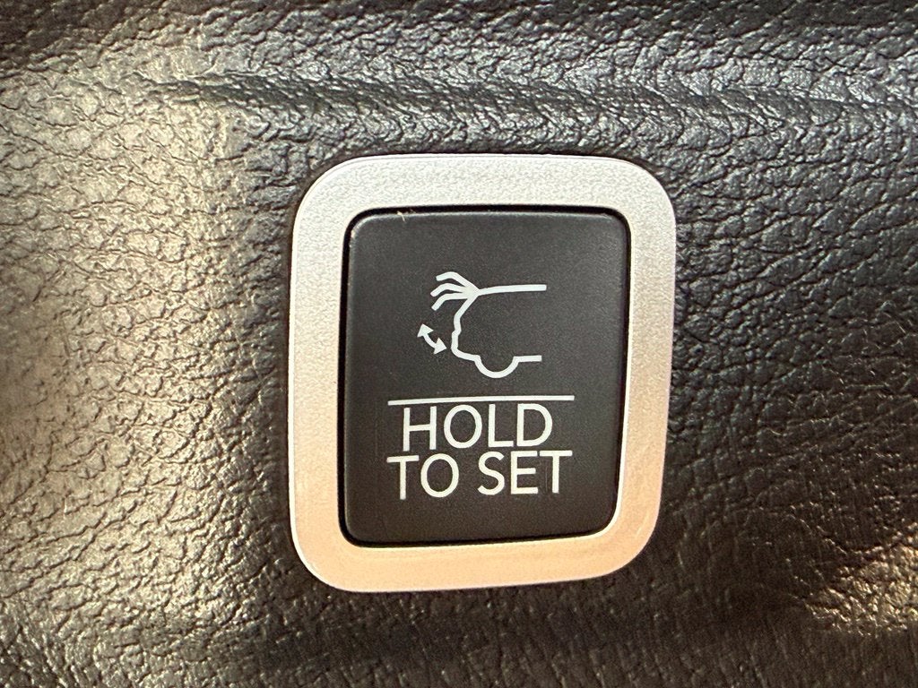 2027 Jeep Grand Cherokee Laredo Altitude