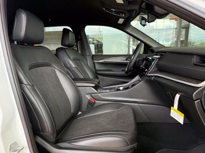 2027 Jeep Grand Cherokee Laredo Altitude