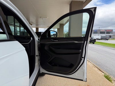 2027 Jeep Grand Cherokee Laredo Altitude