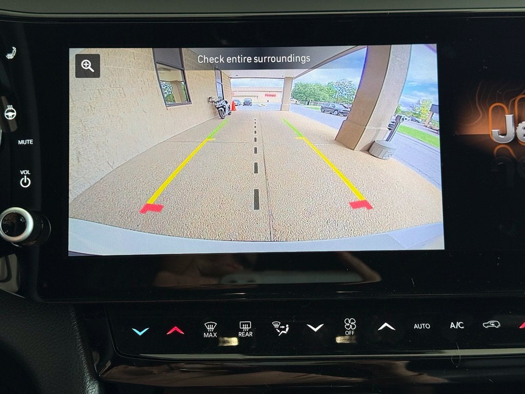 2027 Jeep Grand Cherokee Laredo Altitude