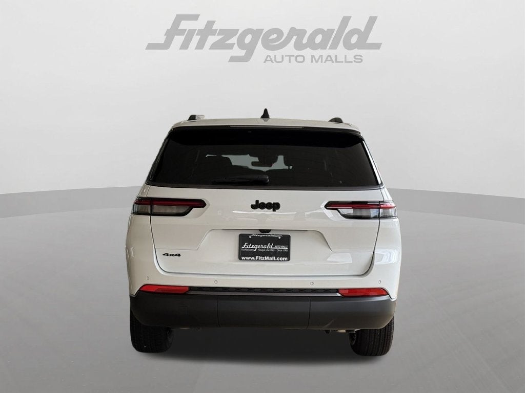 2027 Jeep Grand Cherokee Laredo Altitude