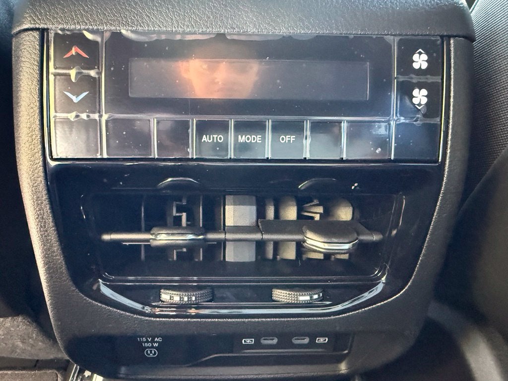 2027 Jeep Grand Cherokee Laredo Altitude