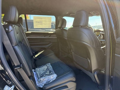 2027 Jeep Grand Cherokee Laredo Altitude