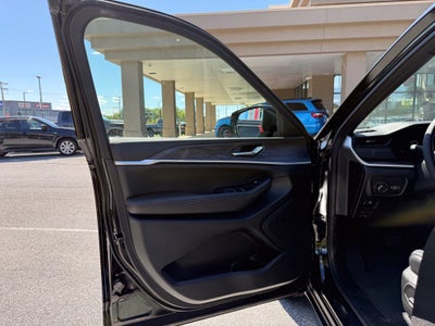 2027 Jeep Grand Cherokee Laredo Altitude