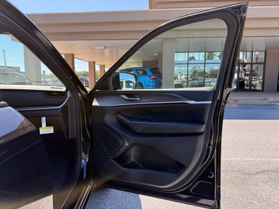 2027 Jeep Grand Cherokee Laredo Altitude