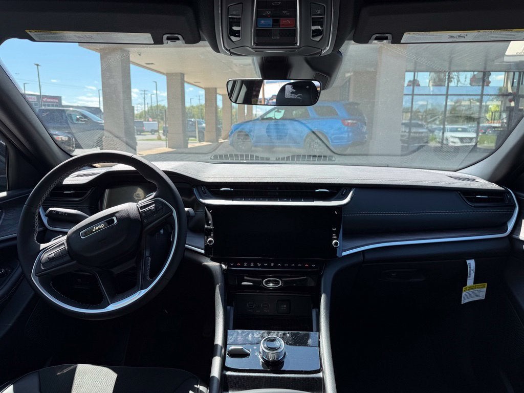 2027 Jeep Grand Cherokee Laredo Altitude