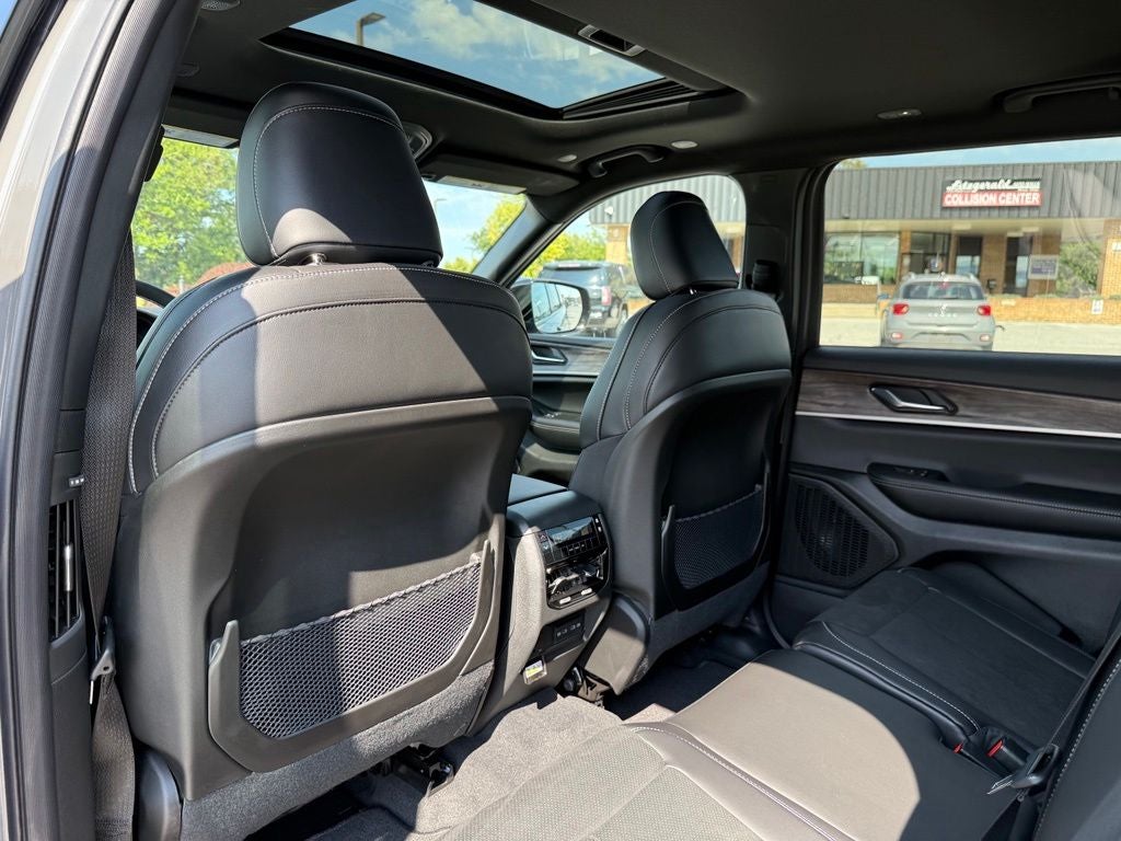 2027 Jeep Grand Cherokee L Laredo Altitude