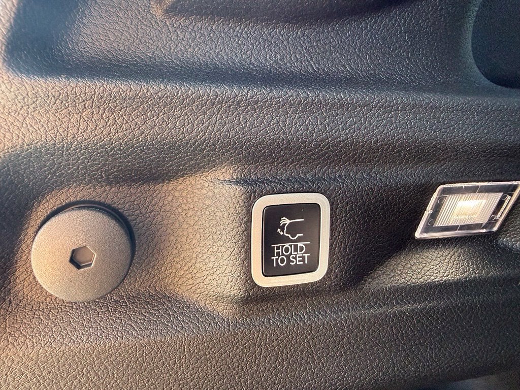 2027 Jeep Grand Cherokee L Laredo Altitude