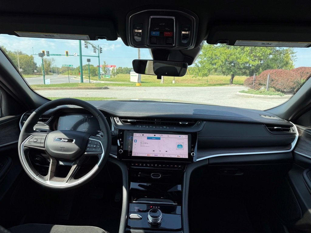 2027 Jeep Grand Cherokee Laredo Altitude