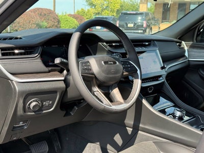 2027 Jeep Grand Cherokee Laredo Altitude
