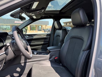 2027 Jeep Grand Cherokee Laredo Altitude