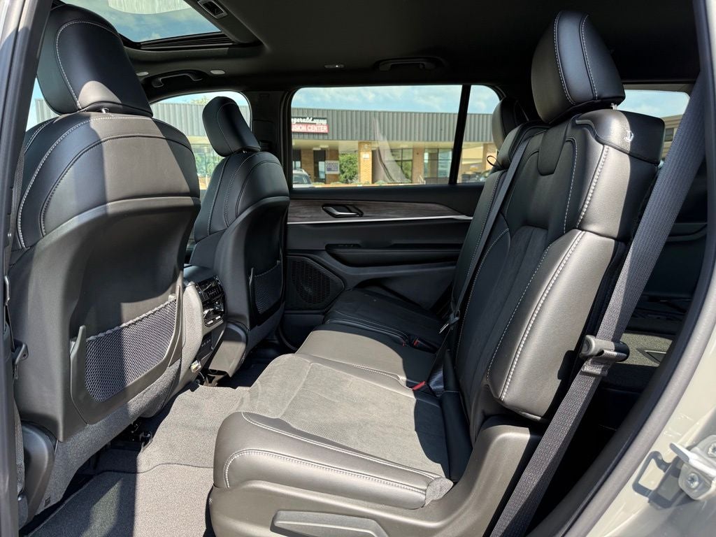 2027 Jeep Grand Cherokee L Laredo Altitude