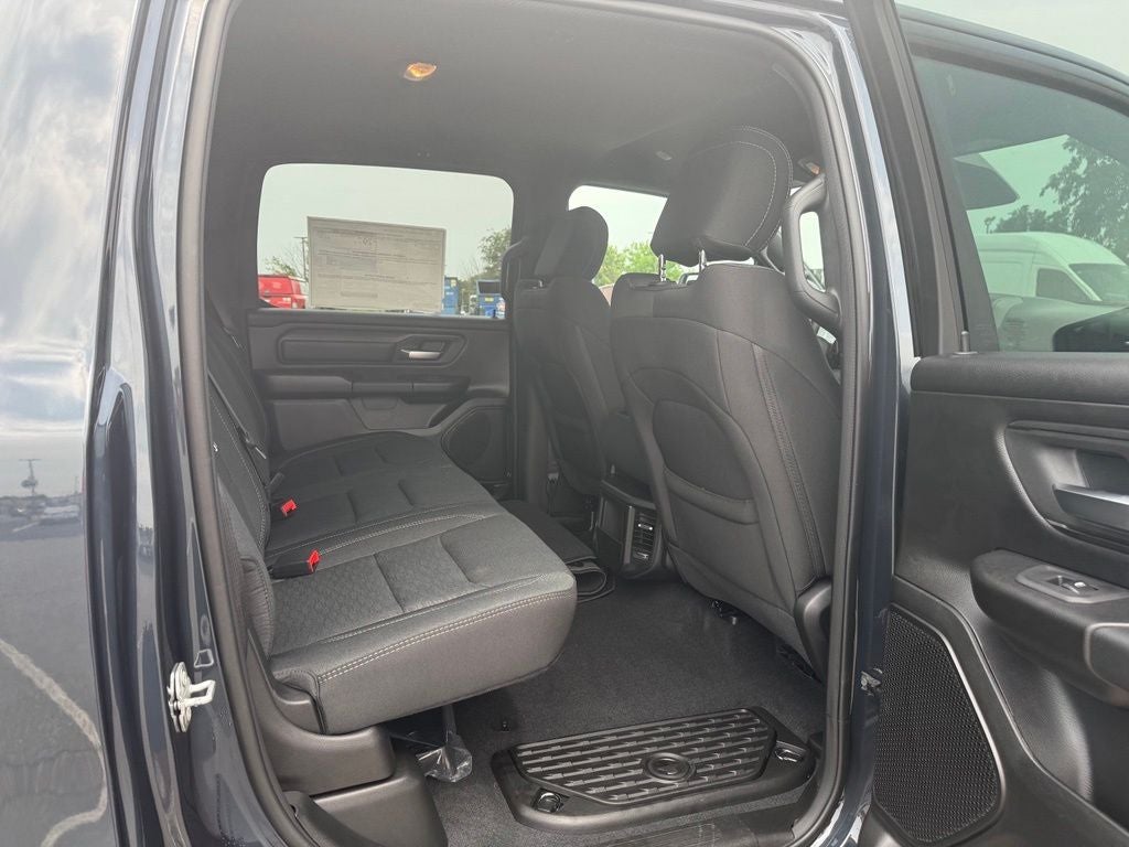 2026 RAM 1500 RAM 1500 EXPRESS CREW CAB 4X4 6'4' BOX