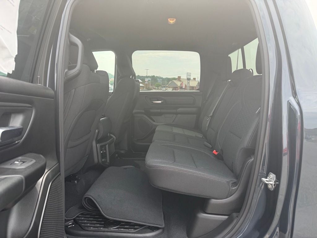2026 RAM 1500 RAM 1500 EXPRESS CREW CAB 4X4 6'4' BOX