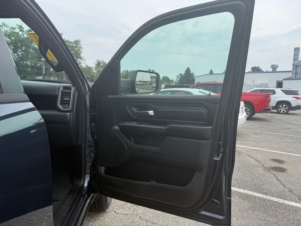 2026 RAM 1500 RAM 1500 EXPRESS CREW CAB 4X4 6'4' BOX
