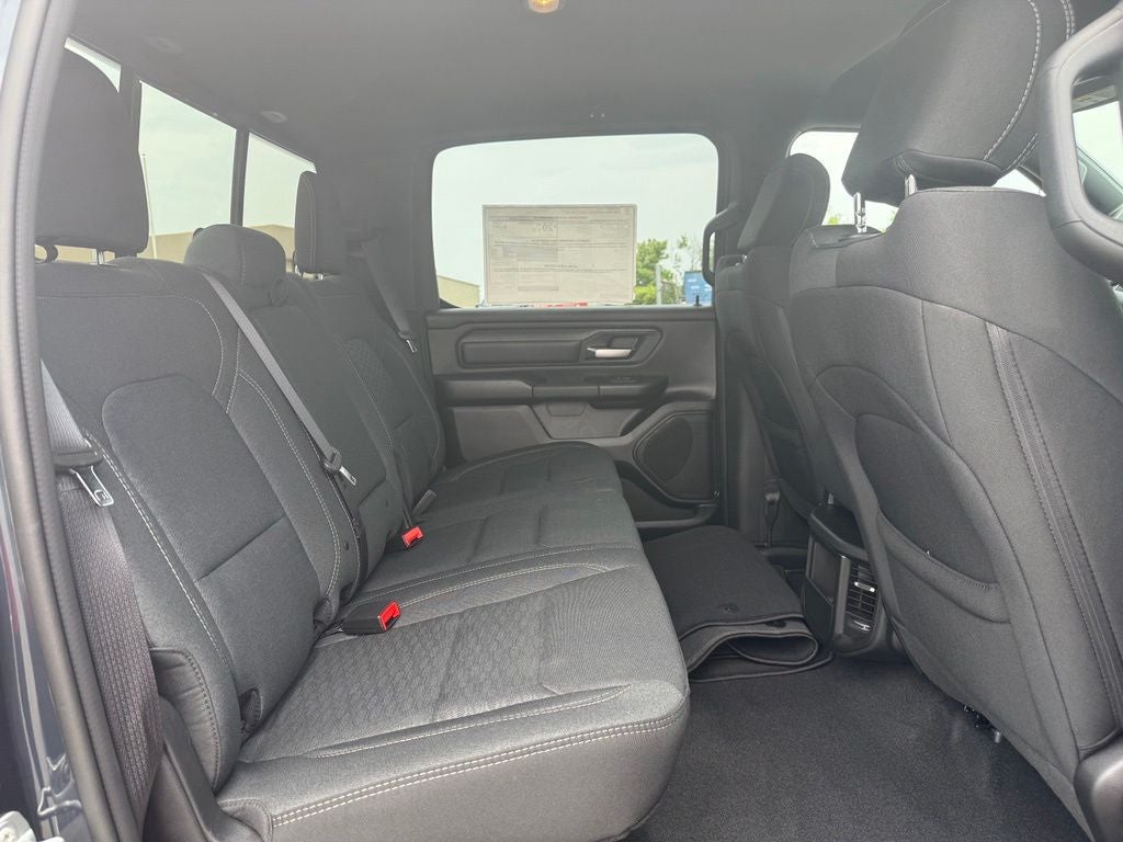 2026 RAM 1500 RAM 1500 EXPRESS CREW CAB 4X4 6'4' BOX