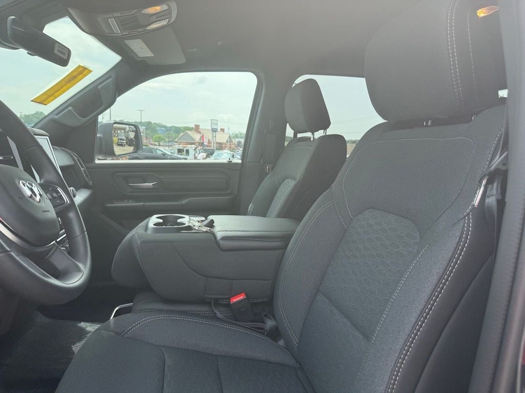 2026 RAM 1500 RAM 1500 EXPRESS CREW CAB 4X4 6'4' BOX