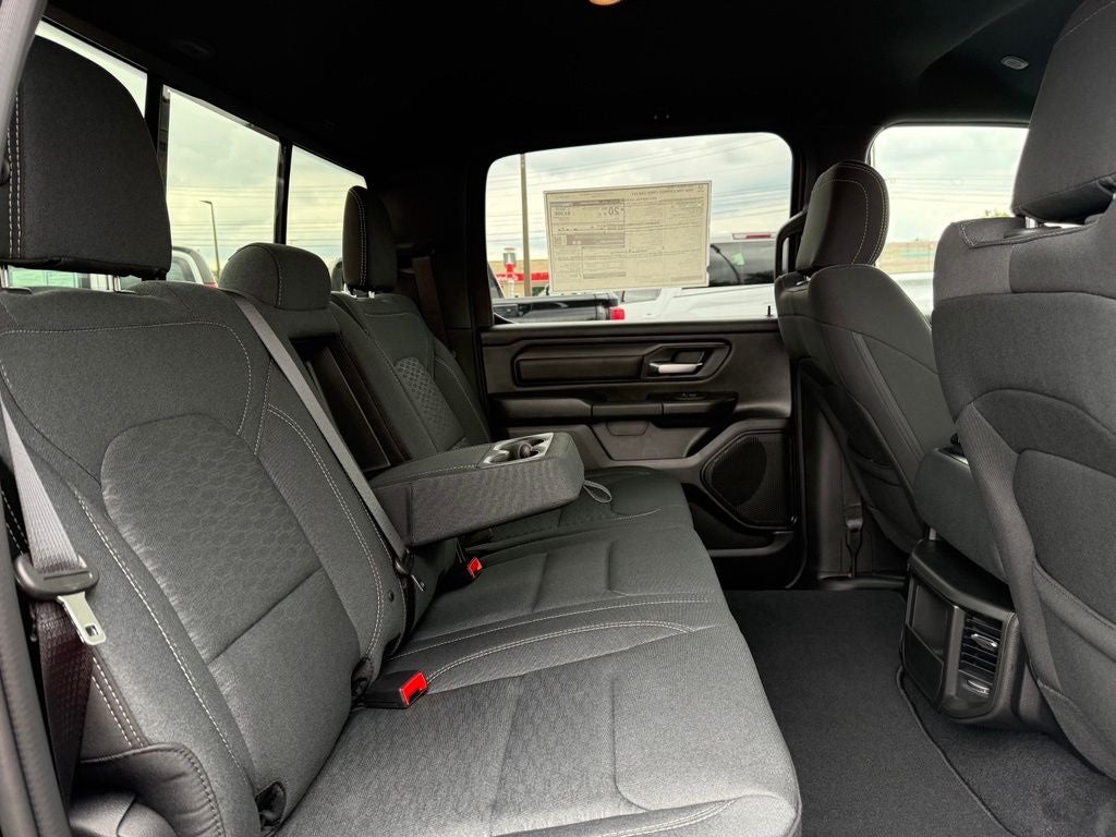 2026 RAM Ram 1500 RAM 1500 EXPRESS CREW CAB 4X4 6'4' BOX