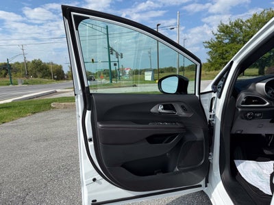 2027 Chrysler Pacifica PACIFICA SELECT