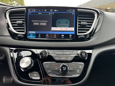 2026 Chrysler Voyager VOYAGER LX