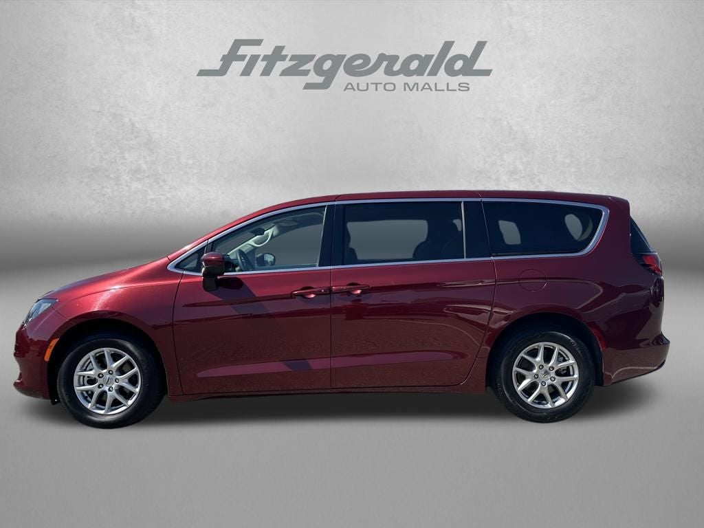 2023 Chrysler Voyager LX