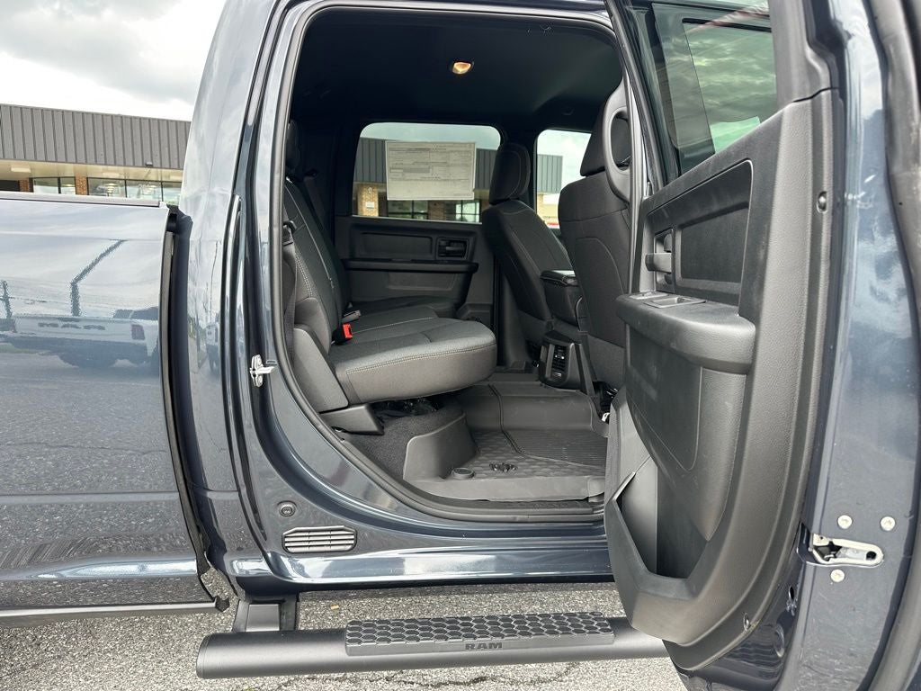 2026 RAM Ram 2500 RAM 2500 BLACK EXPRESS CREW CAB 4X4 6'4' BOX