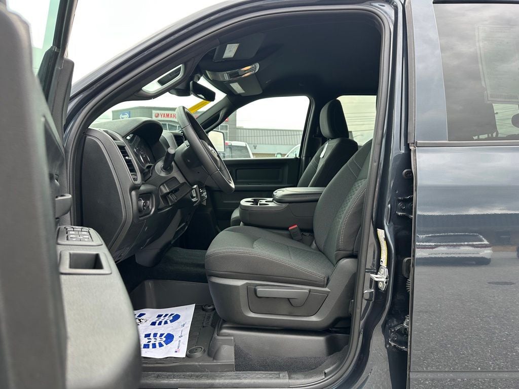 2026 RAM Ram 2500 RAM 2500 BLACK EXPRESS CREW CAB 4X4 6'4' BOX