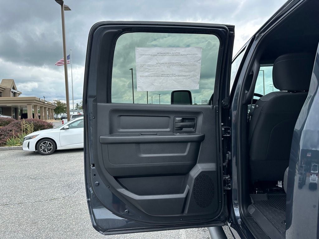 2026 RAM Ram 2500 RAM 2500 BLACK EXPRESS CREW CAB 4X4 6'4' BOX