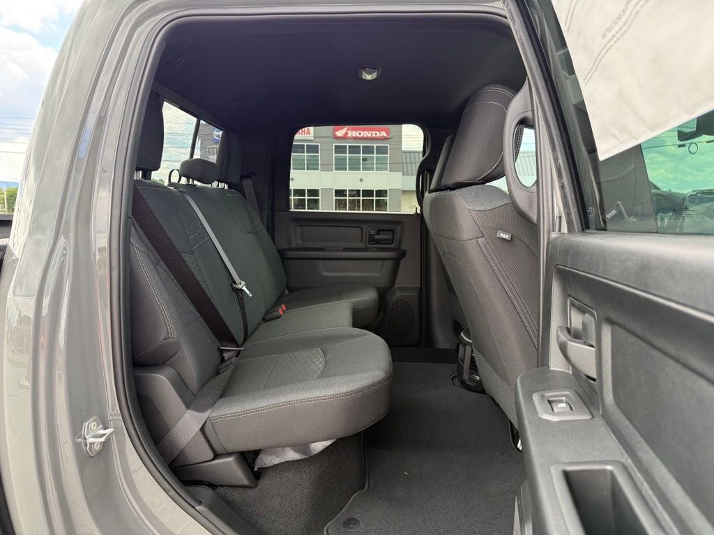 2026 RAM Ram 2500 RAM 2500 BLACK EXPRESS CREW CAB 4X4 6'4' BOX